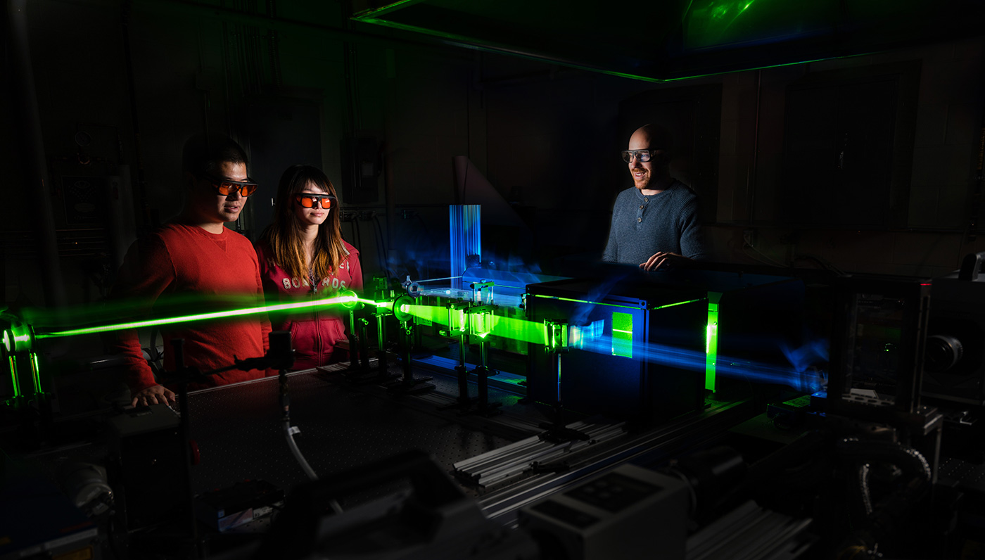 UTIAS laser Steinberg.jpg UTIAS laser Steinberg.jpg